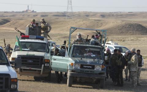 Members of the Iraqi security forces and Shi'ite fighters take part during an intensive security deployment in the town of Qara Tappa in Iraq's Diyala province, November 26, 2014. PHOTO BY REUTERS/Stringer