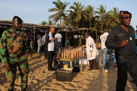 Emergency workers and security officers gather on the beach after an attack in Grand Bassam, Ivory Coast, March 13, 2016. PHOTO BY REUTERS/Joe Penney