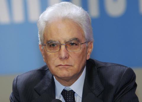 Sergio Mattarella attends a meeting in Rome, in this April 22, 2007 file picture. PHOTO BY REUTERS/Remo Casilli