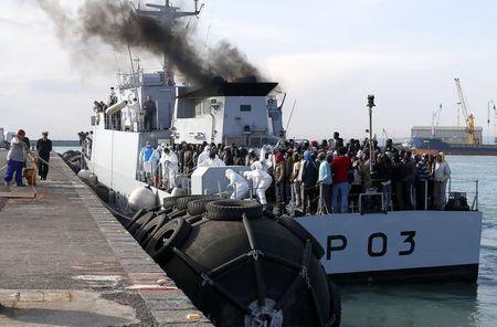 Migrants arrive at the Sicilian harbor of Catania, April 23, 2015. PHOTO BY REUTERS/Alessandro Bianchi