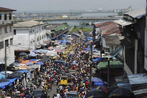 Christmas shoppers flock to a market despite concerns over Ebola in Monrovia, December 23, 2014. PHOTO BY REUTERS/James Giahyue