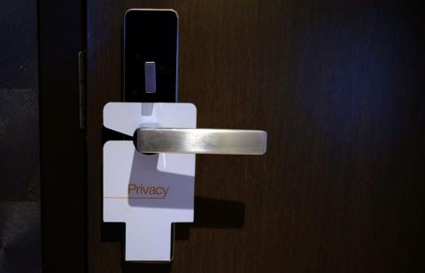 A 'Privacy' sign hangs on the door of a hotel room in New York, U.S, May 31, 2018. PHOTO BY REUTERS/Hannah McKay