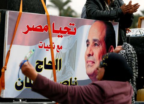 Supporters of Egyptian President Abdel Fattah al-Sisi dance on the seventh anniversary of the uprising that ended the 30-year reign of Hosni Mubarak in Tahrir square in Cairo, Egypt January 25, 2018. REUTERS/Mohamed Abd El Ghany