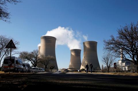 Workers are seen near cooling towers of the Hendrina power station, located south of Middelburg, South Africa, July 13, 2018. PHOTO BY REUTERS/Siphiwe Sibeko