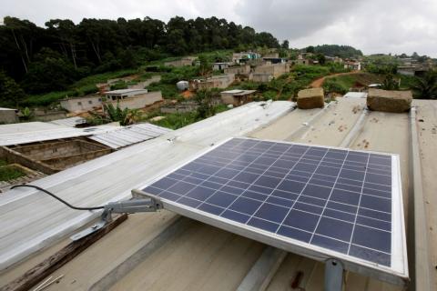 A solar panel is pictured on the roof of Jean-Noel Kouame's house, on the outer limits of the main city Abidjan's vast urban sprawl, Ivory Coast, December 18, 2017. PHOTO BY REUTERS/Thierry Gouegnon