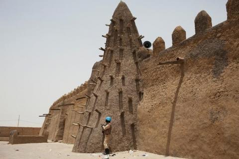 A UN peacekeeper from Burkina Faso stands guard at the Djinguereber mosque, built in the 14th century, during a visit by a UN delegation on election day in Timbuktu, Mali, July 28, 2013. PHOTO BY REUTERS/Joe Penney