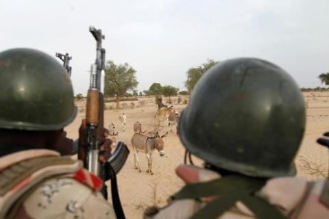 Nigerien soldiers patrol at the border with neighbouring Nigeria near the town of Diffa, Niger, June 21, 2016. PHOTO BY REUTERS/Luc Gnago