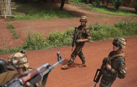 French soldiers walk towards Seleka fighters in Bambara, May 31, 2014. PHOTO BY REUTERS/Goran Tomasevic