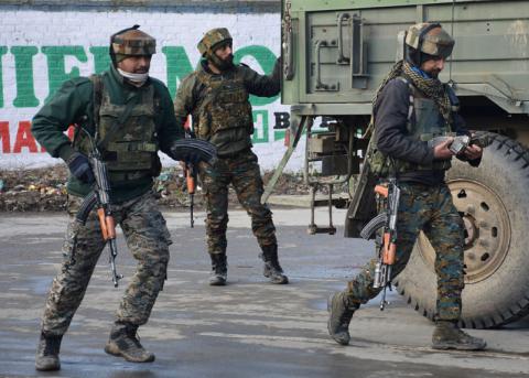 Indian Army soldiers arrive near the site of a gun battle between suspected militants and Indian security forces in Pinglan village in south Kashmir's Pulwama district, February 18, 2019. PHOTO BY REUTERS/Younis Khaliq