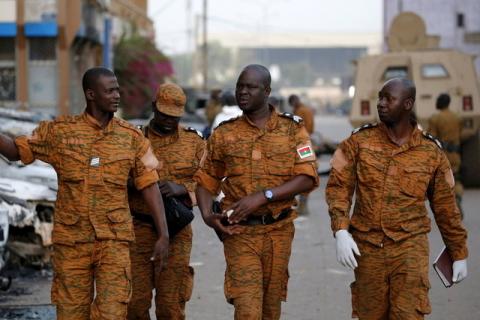 Burkinabe soldiers walk outside the Splendid Hotel in Ouagadougou, Burkina Faso, January 17, 2016. PHOTO BY REUTERS/Joe Penney