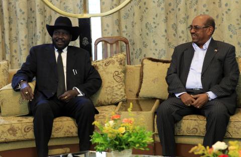 South Sudan President Salva Kiir speak to President of Sudan Omar Hassan Al-Bashir