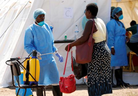 Medical staff wait to treat patients at a cholera centre set up in the aftermath of Cyclone Idai in Beira, Mozambique, March 29, 2019. PHOTO BY REUTERS/Mike Hutchings