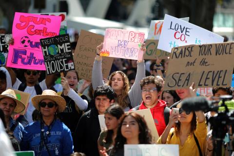 Students attend a protest rally to call for urgent action to slow the pace of climate change, in Los Angeles, California, U.S., March 15, 2019. PHOTO BY REUTERS/Lucy Nicholson