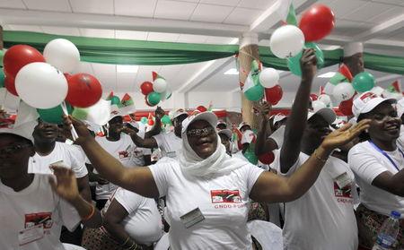 Supporters of Burundi's ruling Conseil National pour la Defense de la Democratie - Forces pour Defense de la Democratie (CNDD-FDD) chant party slogans during the party congress in the capital Bujumbura, April 25, 2015. PHOTO BY REUTERS/Thomas Mukoya