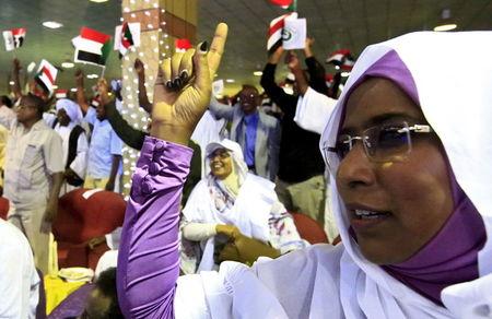 (NCP) National Congress Party supporters gather to congratulate Sudan's President Omar Hassan al-Bashir during victory celebrations at the (NCP) National Congress Party headquarters in Khartoum, April 27, 2015. PHOTO BY REUTERS/Mohamed Nureldin 