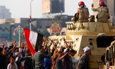 Supporters of Egypt's President Abdel Fattah al-Sisi cheer at soldiers during a demonstration against the Muslim Brotherhood and other Islamist groups at Tahrir Square in Cairo, November 28, 2014. PHOTO BY REUTERS/Amr Abdallah Dalsh