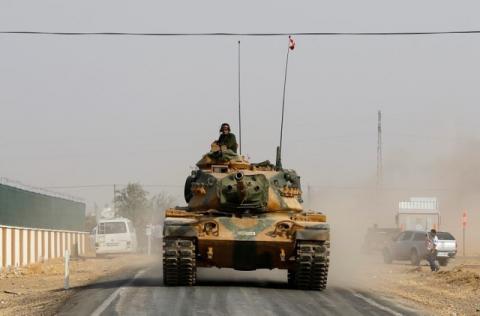 A Turkish army tank drives towards the border in Karkamis on the Turkish-Syrian border in the southeastern Gaziantep province, Turkey, August 25, 2016. PHOTO BY REUTERS/Umit Bektas