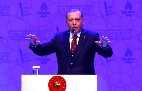 Turkish President Tayyip Erdogan makes a speech during a meeting in Istanbul, Turkey, March 19, 2017. PHOTO BY REUTERS/Murad Sezer