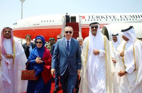 Turkish President Tayyip Erdogan, accompanied by his wife Emine Erdogan, is welcomed by Emir of Qatar Sheikh Tamim Bin Hamad Al-Thani in Doha, Qatar, July 24, 2017. PHOTO BY REUTERS/Kayhan Ozer/Presidential Palace (Turkey)