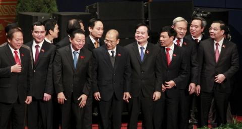 Vietnam's State Bank Governor Nguyen Van Binh (2nd R) stands with other members of the new Central Committee, while posing for a group photo, during the closing ceremony of the 12th national congress of the Vietnam Communist Party in Hanoi, Vietnam, January 28, 2016. PHOTO BY REUTERS/Kham