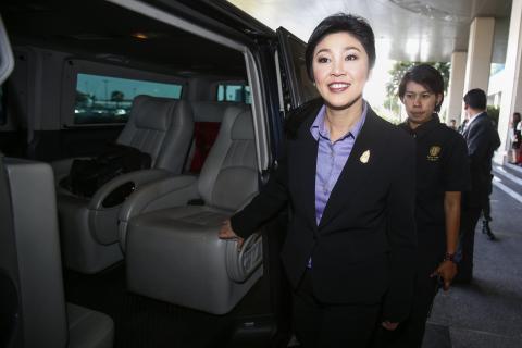 Thailand's Prime Minister Yingluck Shinawatra leaves the Government Complex after a meeting with the Election Commission in Bangkok