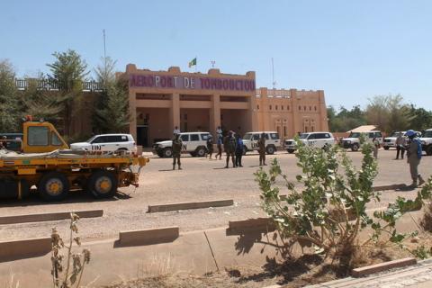 UN vehicles form a line during a visit by members of the UN Security Council at the airport in Timbuktu, Mali, March 5, 2016. PHOTO BY REUTERS/Adama Diarra