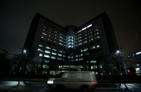 A van is seen on a road in front of Tokyo Regional Immigration Bureau which includes the Tokyo detention center in Tokyo, Japan, December 2, 2015. PHOTO BY REUTERS/Yuya Shino