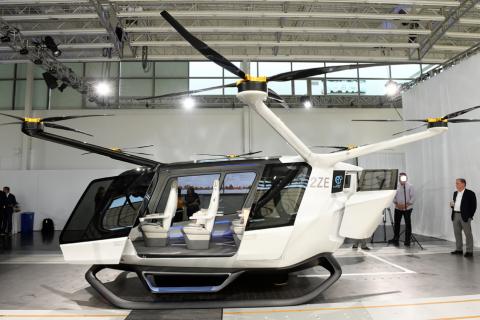 Alaka'i Technologies unveils a model of a working prototype of Skai, a hydrogen fuel cell powered multi-rotor aircraft the company designed to carry up to five passengers, during an event in Newbury Park, California, U.S., May 29, 2019. PHOTO BY REUTERS/Andrew Cullen