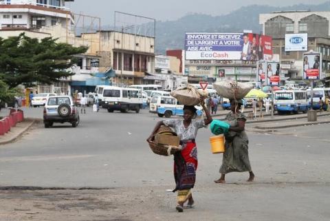 Vendors carry away their grocery. Burundi's capital Bujumbura, February 3, 2016. PHOTO BY REUTERS/Jean Pierre Aime Harerimama