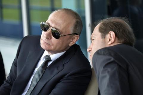 Russian President Vladimir Putin and Industry and Trade Minister Denis Manturov watch a display during the MAKS 2017 air show in Zhukovsky, outside Moscow, Russia, July 18, 2017. PHOTO BY REUTERS/Sputnik/Alexei Nikolsky/Kremlin