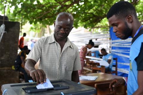 A man casts his vote during a presidential run-off in Freetown, Sierra Leone, March 31, 2018. PHOTO BY REUTERS/Olivia Acland