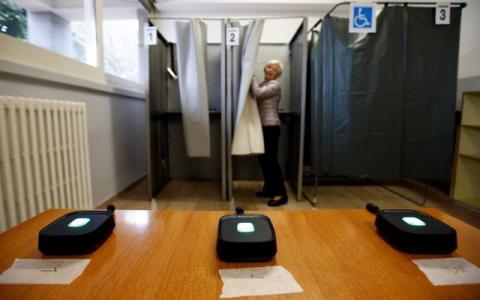 The electronic voting operation system used for Lombardy's autonomy referendum are seen at a polling station in Lozza near Varese, northern Italy, October 22, 2017. PHOTO BY REUTERS/Alessandro Garofalo