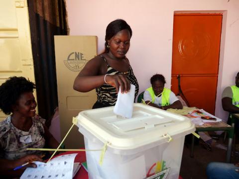 A woman casts her ballot at a polling station during the presidential election in Bissau, Guinea-Bissau, November 24, 2019. PHOTO BY REUTERS/Christophe Van Der Perre