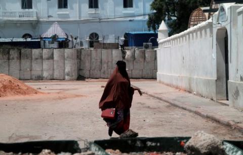 A Somali woman walks near the Arba'a Rukun Mosque in Mogadishu, Somalia, October 25, 2017. PHOTO BY REUTERS/Marius Bosch