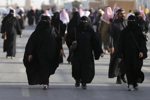 Saudi women arrive to attend Janadriyah Culture Festival on the outskirts of Riyadh, Saudi Arabia, February 8, 2016. PHOTO BY REUTERS/Faisal Al Nasser