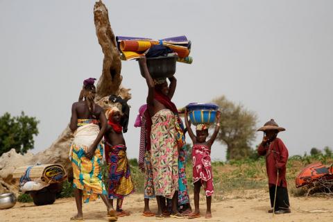 Women and children carry their belongings after a wash on the Hadejia river in Wachakal village in Yobe state, northwest Nigeria, July 6, 2017. PHOTO BY REUTERS/Akintunde Akinleye