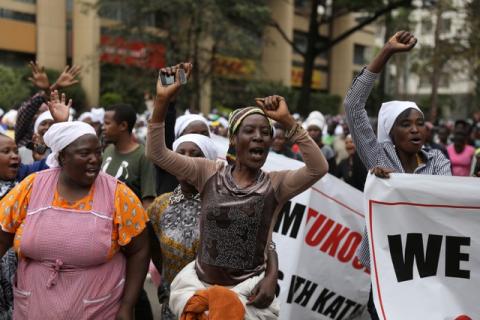 Women who are part of a peace group celebrate outside the Supreme Court in Nairobi, Kenya, October 25, 2017. PHOTO BY REUTERS/Siegfried Modola