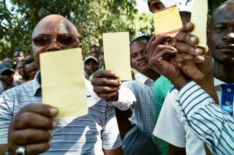 Activists for the Union for Democracy and Social Progress, Democratic Republic of Congo's largest opposition party, show 'yellow cards' to express their view against the delay in presidential election, in Kinshasa, the Democratic Republic of Congo, October 18, 2016. PHOTO BY REUTERS/Robert Carrubba