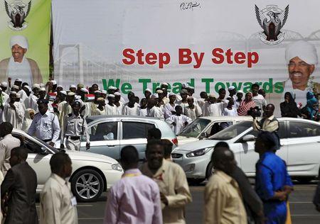 People gather outside the parliament before Sudan's President Omar Hassan al-Bashir takes an oath during his presidential inauguration ceremony for a new term at the National Assembly in Omdurman, June 2, 2015. PHOTO BY REUTERS/Mohamed Nureldin Abdallah