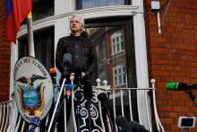 WikiLeaks founder Julian Assange is seen on the balcony of the Ecuadorian Embassy in London, Britain, May 19, 2017. PHOTO BY REUTERS/Peter Nicholls