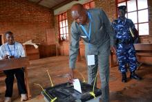 Burundi's opposition leader and deputy speaker in parliament Agathon Rwasa, casts his ballot at a polling centre during the constitutional amendment referendum in Kiremba commune in Ngozi province, Burundi, May 17, 2018. PHOTO BY REUTERS/Evrard Ngendakumana