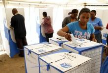 A woman casts her ballot in Johannesburg's Alexandra township, May 7, 2014. PHOTO BY REUTERS/Mike Hutchings