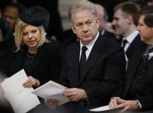 Israel's Prime Minister Benjamin Netanyahu (C) and his wife Sara attend the funeral service of former British prime minister Margaret Thatcher at St Paul's Cathedral in London, April 17, 2013. PHOTO BY REUTERS/Kirsty Wigglesworth