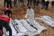 A rescue worker labels bags containing dead bodies of migrants who were washed up on a beach near the city of Zawiya, Libya February 20, 2017. PHOTO BY REUTERS