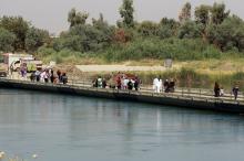 Iraqis cross the floating bridge between east and west of Mosul, Iraq, July 21, 2017. PHOTO BY REUTERS/Khalid Al-Mousily