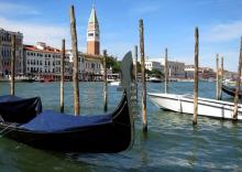 A gondola is pictured in the Grand Canal (Canale Grande) in Venice lagoon with the Campanile belltower in Venice, Italy, June 18, 2016. PHOTO BY REUTERS/Fabrizio Bensch