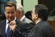 Britain's Prime Minister David Cameron (L) talks to European Commission President Jose Manuel Barroso during a European Union leaders summit in Brussels