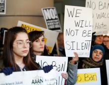 Demonstrators protest against U.S. President Donald Trump's revised travel ban outside the offices of the U.S. Immigration and Customs Enforcement in Chicago, Illinois, U.S., March 16, 2017. PHOTO BY REUTERS/Kamil Krzaczynski