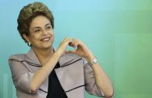Brazil's President Dilma Rousseff smiles during a meeting with artists and intellectuals in defense of democracy at the Planalto Palace in Brasilia, Brazil, March 31, 2016. PHOTO BY REUTERS/Adriano Machado