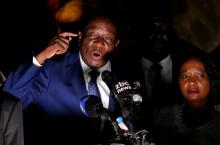 Zimbabwe's former Vice-President Emmerson Mnangagwa, who is due to be sworn in to replace Robert Mugabe as President, addresses supporters in Harare, Zimbabwe, November 22, 2017. PHOTO BY REUTERS/Mike Hutchings